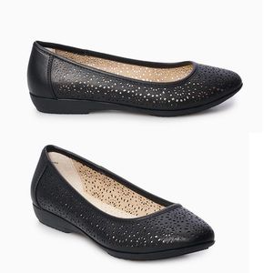 NWT BLACK FLATS CROFT & BARROW